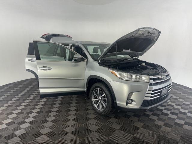 used 2019 Toyota Highlander car, priced at $25,600