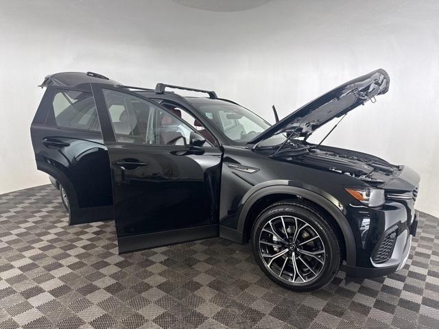 new 2025 Mazda CX-70 PHEV car, priced at $57,701