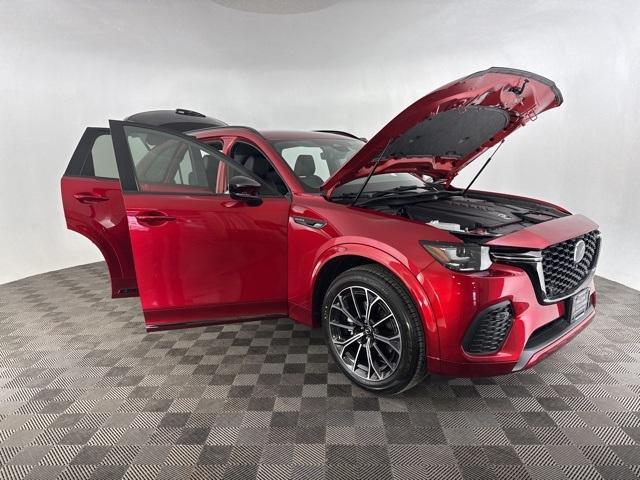 new 2025 Mazda CX-70 car, priced at $53,298