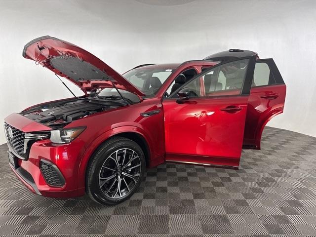 new 2025 Mazda CX-70 car, priced at $53,298