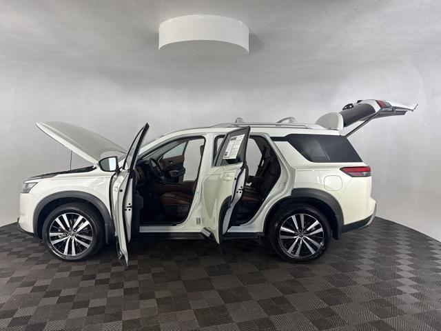 used 2024 Nissan Pathfinder car, priced at $39,000