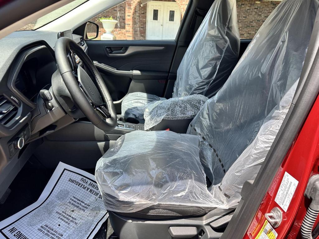 new 2025 Ford Escape car, priced at $27,995