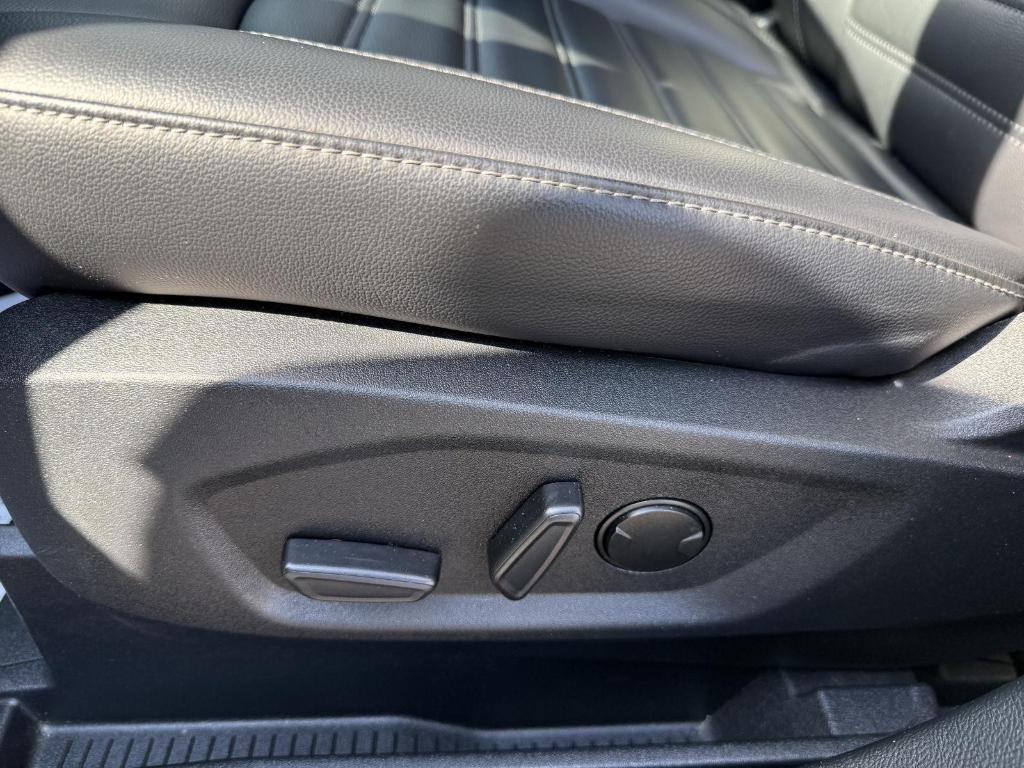used 2024 Ford Edge car, priced at $26,995