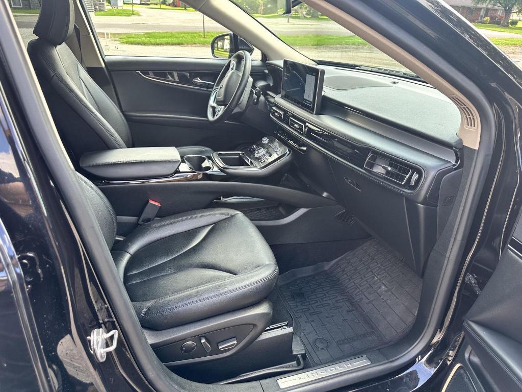 used 2023 Lincoln Nautilus car, priced at $35,995