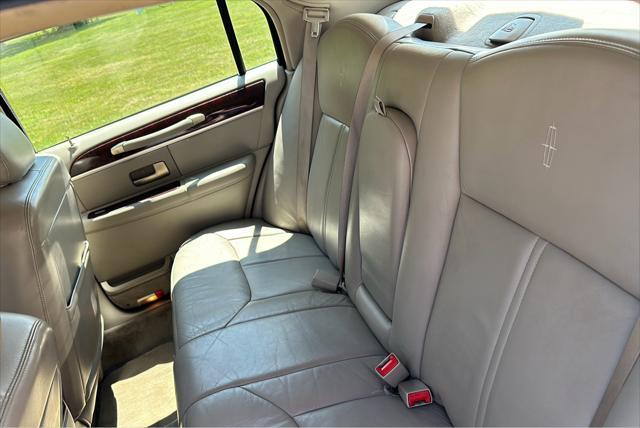 used 2008 Lincoln Town Car car, priced at $8,750