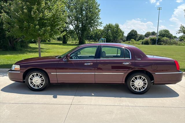 used 2008 Lincoln Town Car car, priced at $8,750