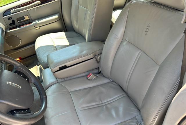 used 2008 Lincoln Town Car car, priced at $8,750