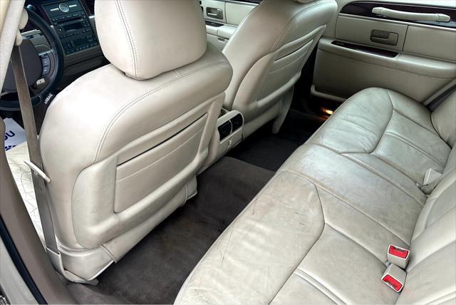 used 2005 Lincoln Town Car car, priced at $4,950