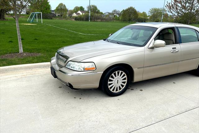 used 2005 Lincoln Town Car car, priced at $4,950