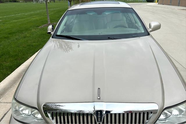 used 2005 Lincoln Town Car car, priced at $4,950