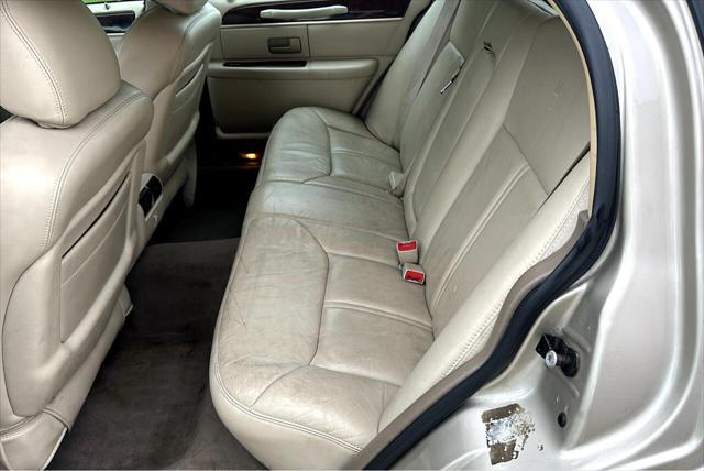 used 2005 Lincoln Town Car car, priced at $4,950