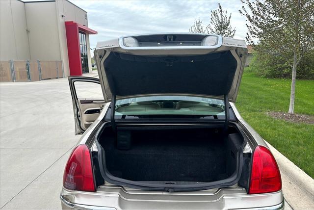 used 2005 Lincoln Town Car car, priced at $4,950