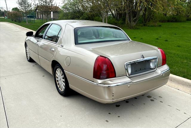 used 2005 Lincoln Town Car car, priced at $4,950