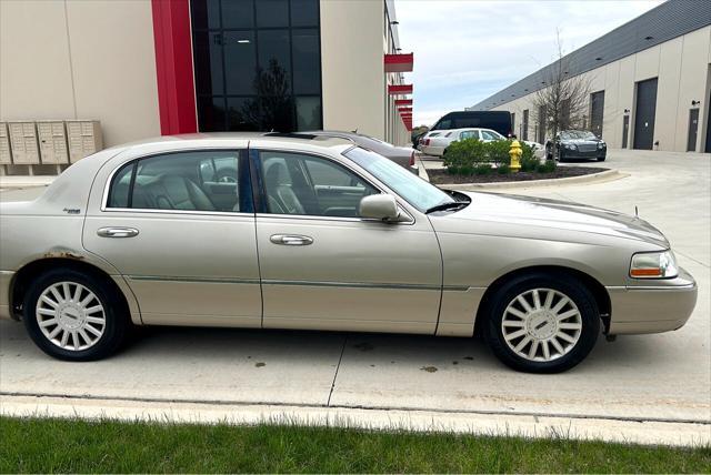 used 2005 Lincoln Town Car car, priced at $4,950