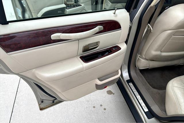 used 2005 Lincoln Town Car car, priced at $4,950