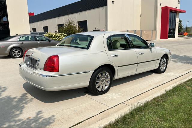 used 2007 Lincoln Town Car car, priced at $27,950