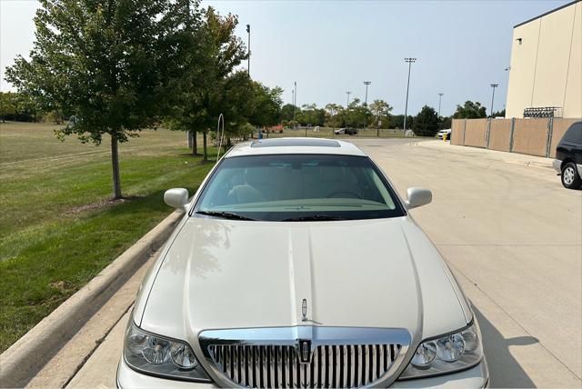 used 2007 Lincoln Town Car car, priced at $27,950