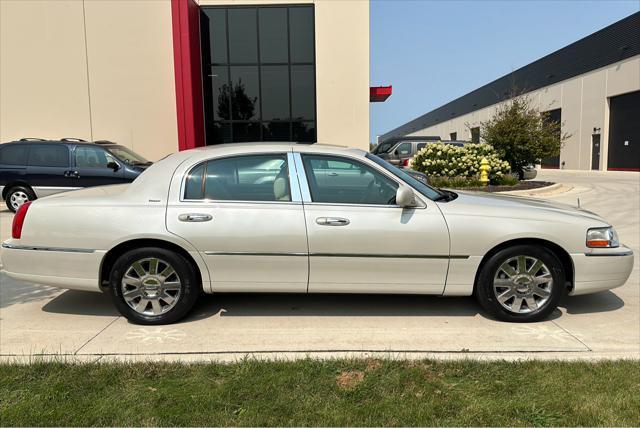 used 2007 Lincoln Town Car car, priced at $27,950