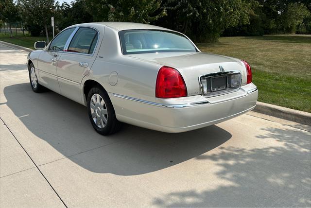 used 2007 Lincoln Town Car car, priced at $27,950