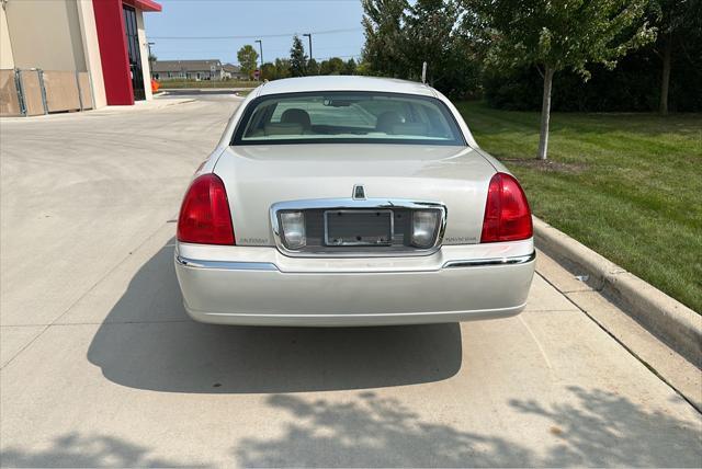 used 2007 Lincoln Town Car car, priced at $27,950