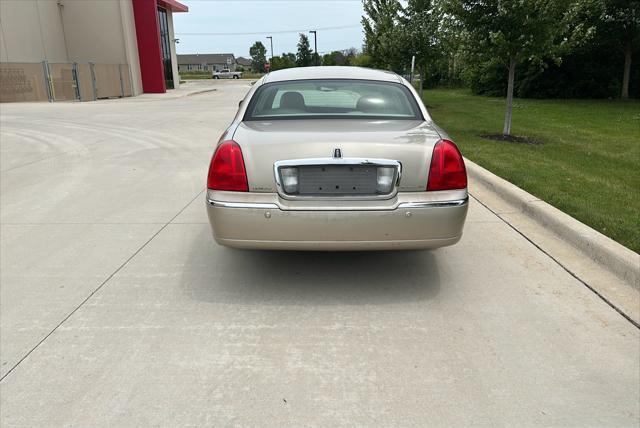 used 2005 Lincoln Town Car car, priced at $6,950