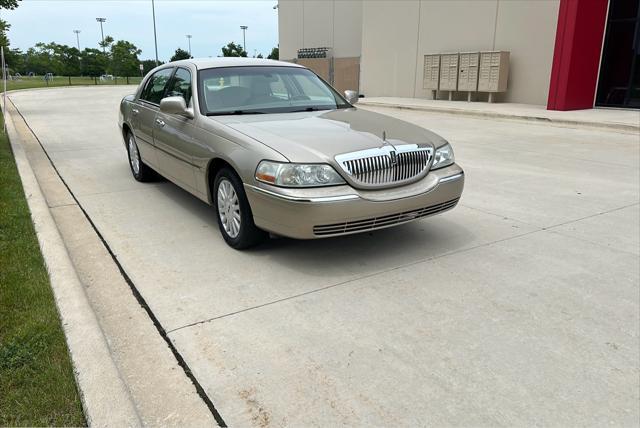 used 2005 Lincoln Town Car car, priced at $6,950