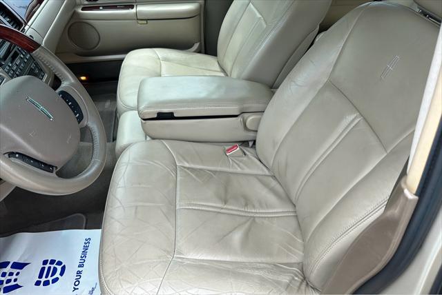 used 2005 Lincoln Town Car car, priced at $6,950