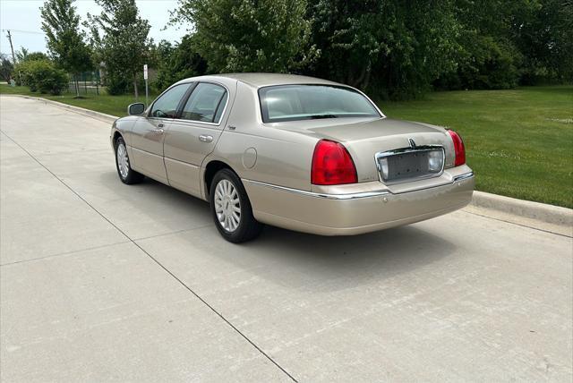 used 2005 Lincoln Town Car car, priced at $6,950