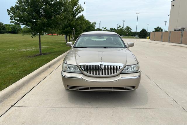 used 2005 Lincoln Town Car car, priced at $6,950