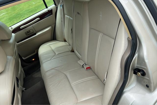 used 2005 Lincoln Town Car car, priced at $6,950