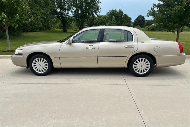 used 2005 Lincoln Town Car car, priced at $6,950