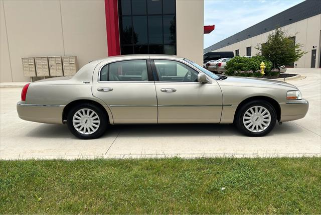 used 2005 Lincoln Town Car car, priced at $6,950