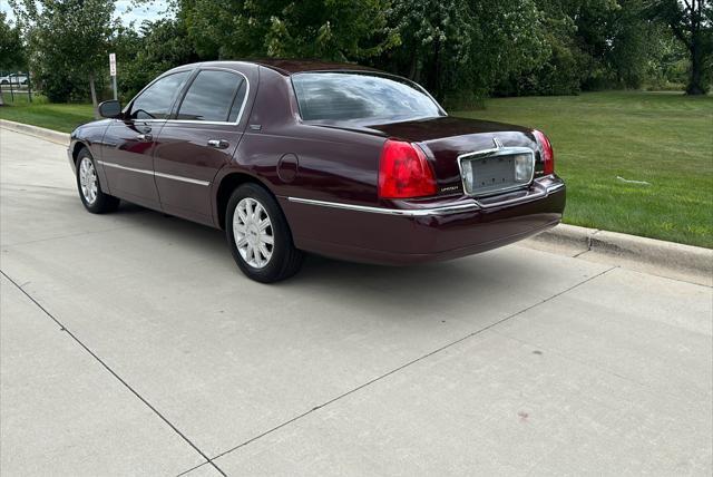 used 2007 Lincoln Town Car car, priced at $9,495