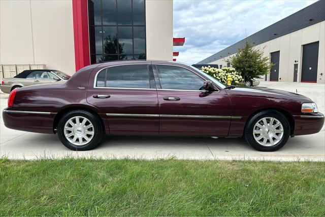 used 2007 Lincoln Town Car car, priced at $9,495