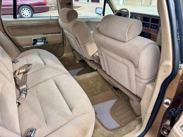 used 1986 Lincoln Town Car car, priced at $13,950