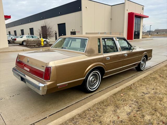 used 1986 Lincoln Town Car car, priced at $13,950