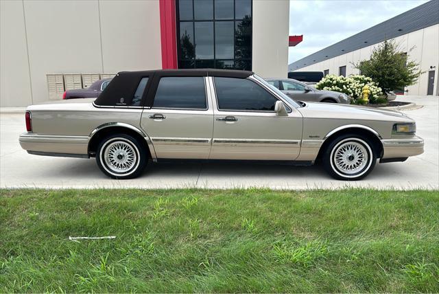 used 1997 Lincoln Town Car car, priced at $3,950