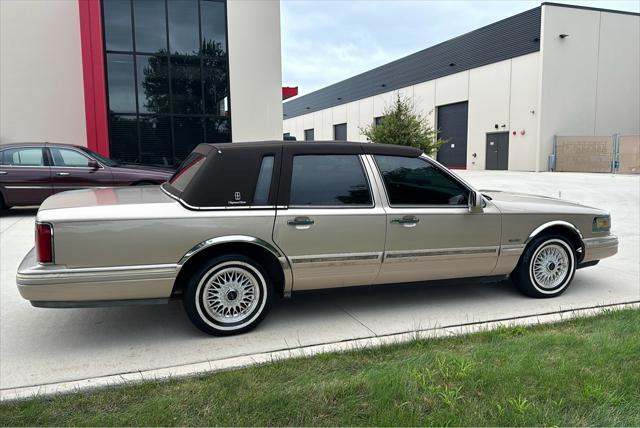 used 1997 Lincoln Town Car car, priced at $3,950