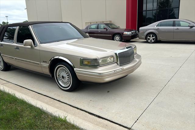 used 1997 Lincoln Town Car car, priced at $3,950