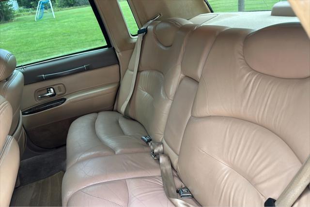 used 1997 Lincoln Town Car car, priced at $3,950