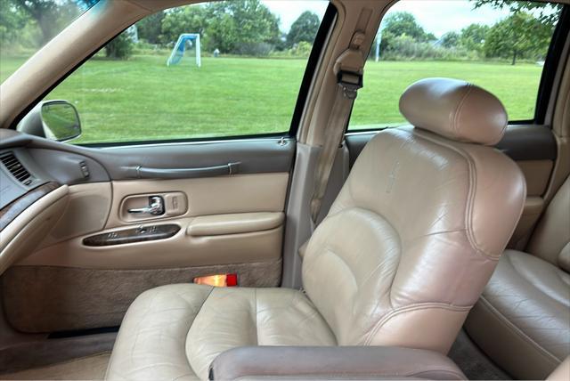 used 1997 Lincoln Town Car car, priced at $3,950