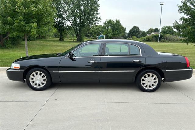 used 2009 Lincoln Town Car car, priced at $15,950