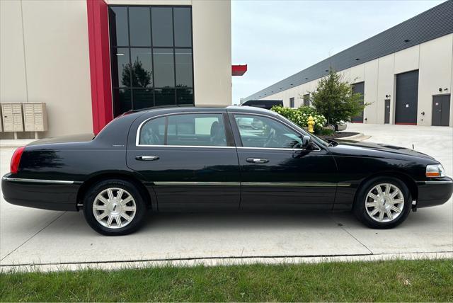 used 2009 Lincoln Town Car car, priced at $15,950