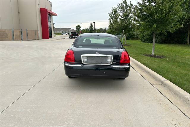 used 2009 Lincoln Town Car car, priced at $15,950