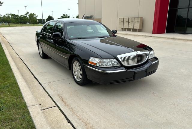 used 2009 Lincoln Town Car car, priced at $15,950