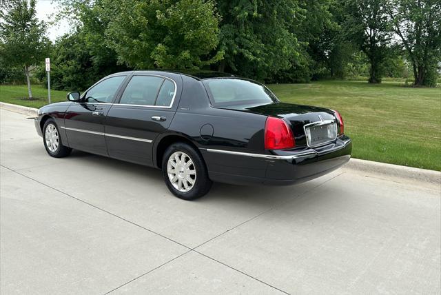 used 2009 Lincoln Town Car car, priced at $15,950