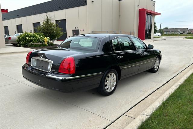 used 2009 Lincoln Town Car car, priced at $15,950