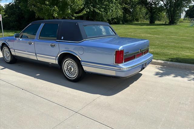 used 1995 Lincoln Town Car car, priced at $13,950