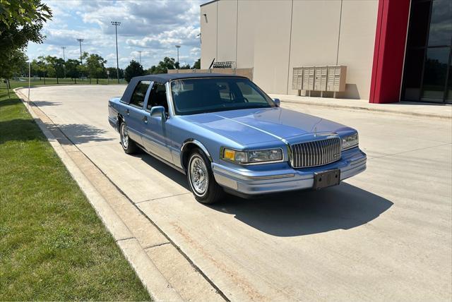 used 1995 Lincoln Town Car car, priced at $13,950