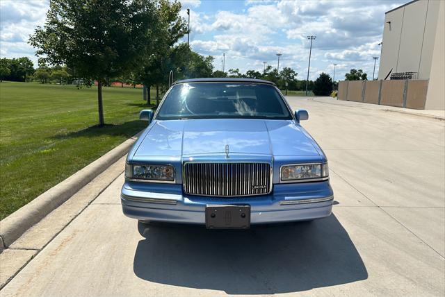 used 1995 Lincoln Town Car car, priced at $13,950